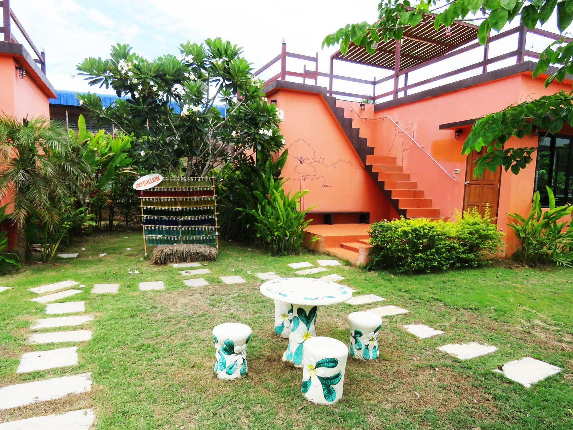 10 Billion Resort Samut Songkhram Bagian luar foto